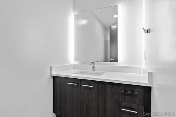 Bathroom, Interior, Recessed Lighting