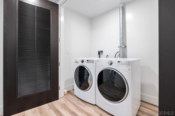 Interior, Washer, Wood Texture Flooring