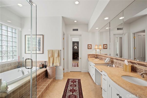 Bathroom, Dual Sink Vanities, Interior, Recessed Lighting
