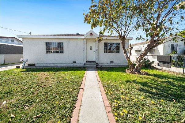 Backyard, Exterior, Facade, Ranch