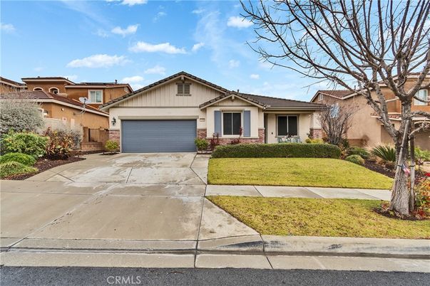 Attached, Exterior, Facade, Ranch