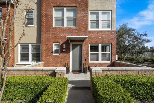 Exterior, Facade, Brick Facade, Rowhouse