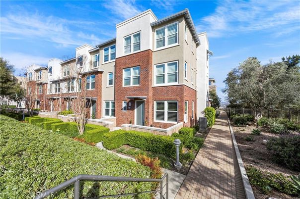 Exterior, Facade, Brick Facade, Rowhouse
