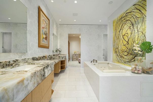 Bathroom, Dual Sink Vanities, Interior, Recessed Lighting