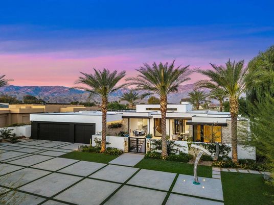 Attached, Backyard, Exterior, Facade, Modern