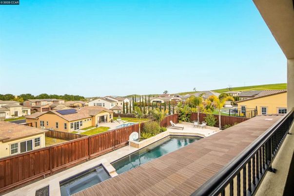 Exterior, Pool, Other