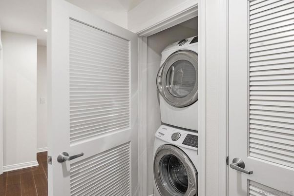 Interior, Utility Closets, Washer, Wood Texture Flooring