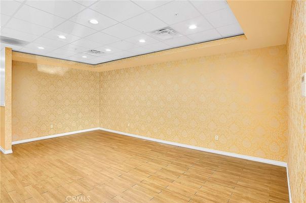 Empty room, Interior, Recessed Lighting, Wood Texture Flooring