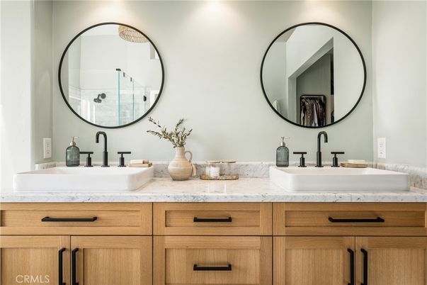 Bathroom, Dual Sink Vanities, Interior