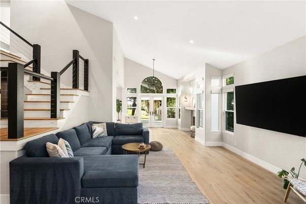 Interior, Living room, Pendant Lights, Recessed Lighting, Wood Texture Flooring