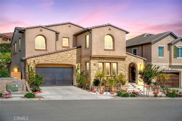 Attached, Exterior, Facade, Mediterranean