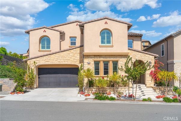 Attached, Exterior, Facade, Mediterranean