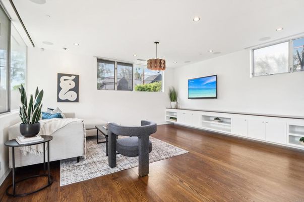Interior, Living room, Pendant Lights, Recessed Lighting, Wood Texture Flooring