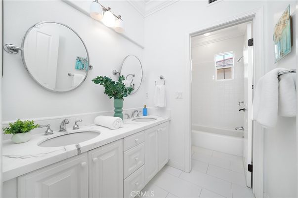 Bathroom, Dual Sink Vanities, Interior