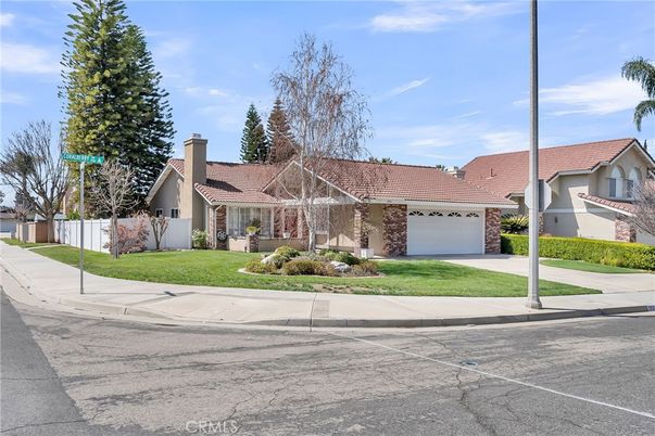Attached, Exterior, Facade, Ranch