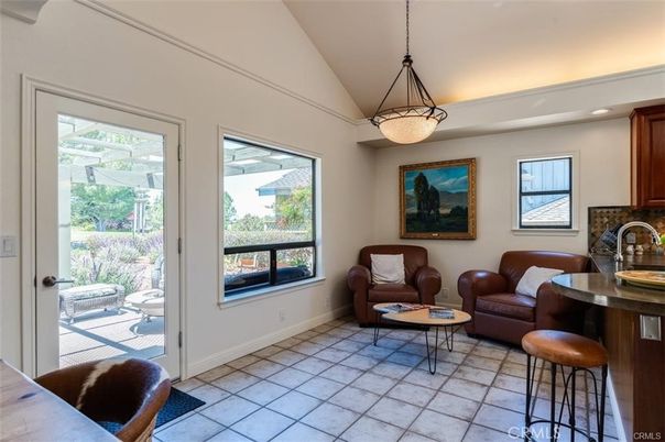 Interior, Living room, Pendant Lights, Recessed Lighting