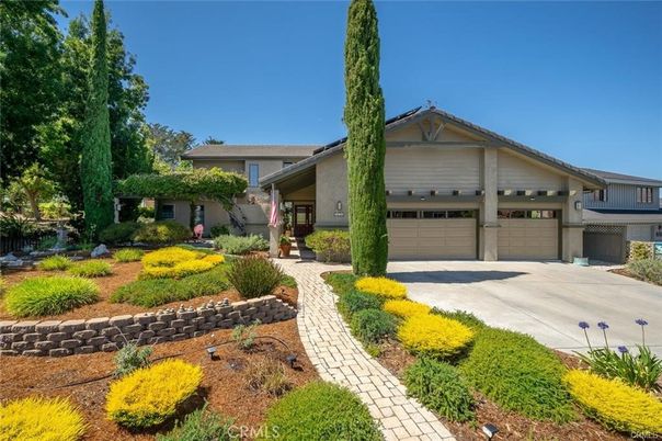 Attached, Exterior, Facade, Ranch