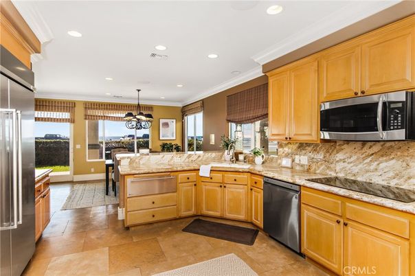 Dining room, Interior, Kitchen, Pendant Lights, Recessed Lighting, Stainless Steel Appliances