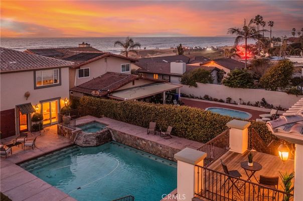 Exterior, Pool, Water