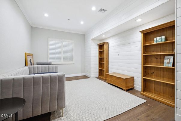 Interior, Recessed Lighting, Wood Texture Flooring