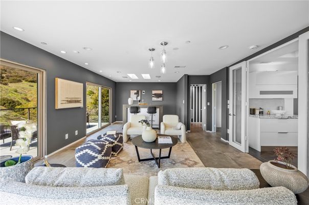 Interior, Living room, Pendant Lights, Recessed Lighting