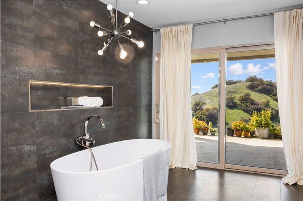 Bathroom, Free Standing Baths, Interior, Pendant Lights, Recessed Lighting