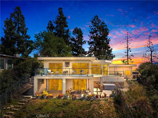 Backyard, Exterior, Facade, Modern