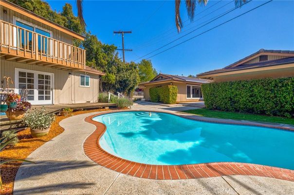 Exterior, Pool