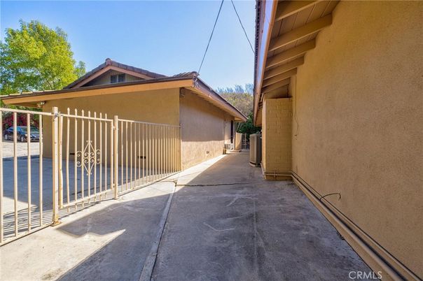 Detached Garage, Exterior