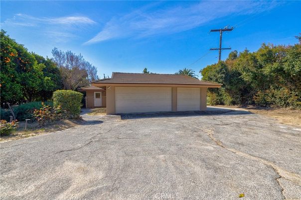 Backyard, Detached Garage, Exterior