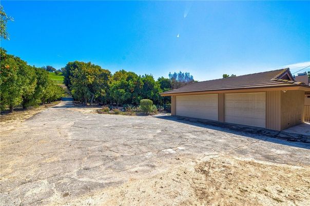 Backyard, Detached Garage, Exterior
