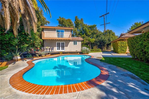 Exterior, Pool