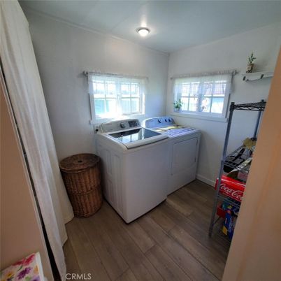 Interior, Washer, Wood Texture Flooring
