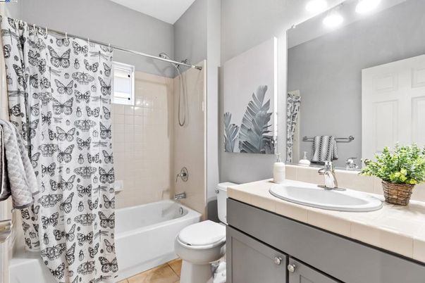Bathroom, Interior, Tile Countertops