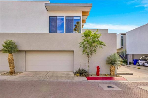 Attached, Exterior, Facade, Modern