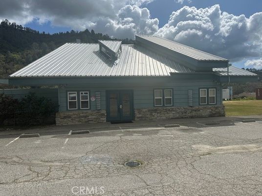 Exterior, Facade, Ranch