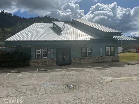 Exterior, Facade, Ranch
