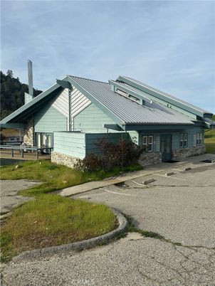 Backyard, Exterior, Facade, Ranch