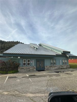 Exterior, Facade, Ranch