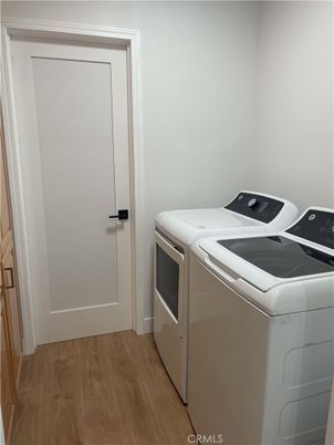 Interior, Washer, Wood Texture Flooring