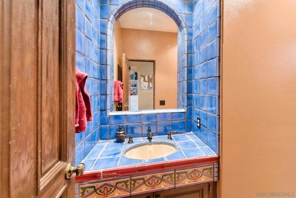 Bathroom, Interior, Tile Countertops