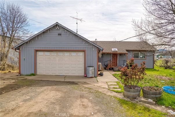 Attached, Exterior, Facade, Ranch
