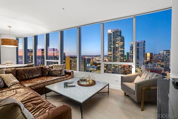 Interior, Living room, Pendant Lights, Wood Texture Flooring, Skyline