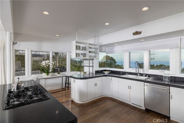 Interior, Kitchen, Recessed Lighting, Water, Wood Texture Flooring