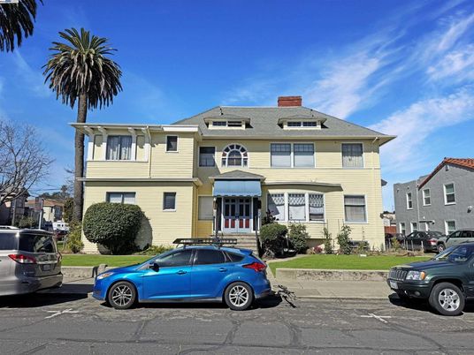 Attached, Exterior, Facade, American Foursquare