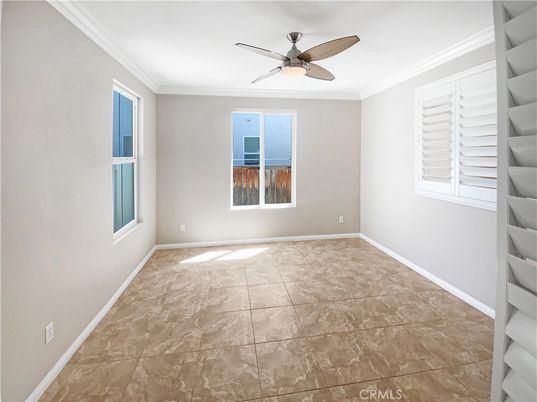 Empty room, Interior