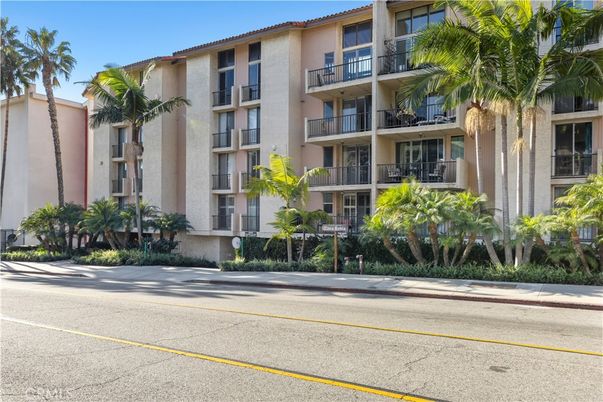 Exterior, Facade, Condo Building