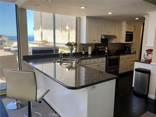 Interior, Kitchen, Recessed Lighting, Water, Wood Texture Flooring