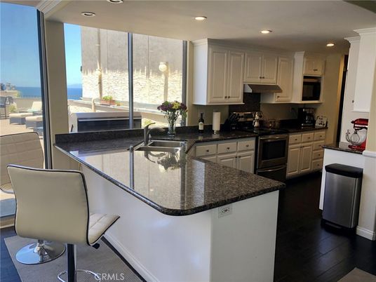 Interior, Kitchen, Recessed Lighting, Water, Wood Texture Flooring
