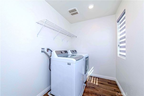 Interior, Recessed Lighting, Washer, Wood Texture Flooring
